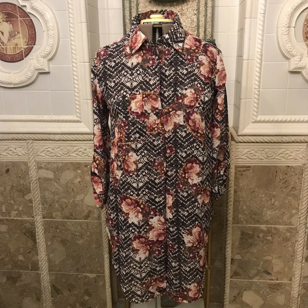 Vincente Milan New York Paris. Size Medium. Tunic. Semi Sheer. Tabs. B21